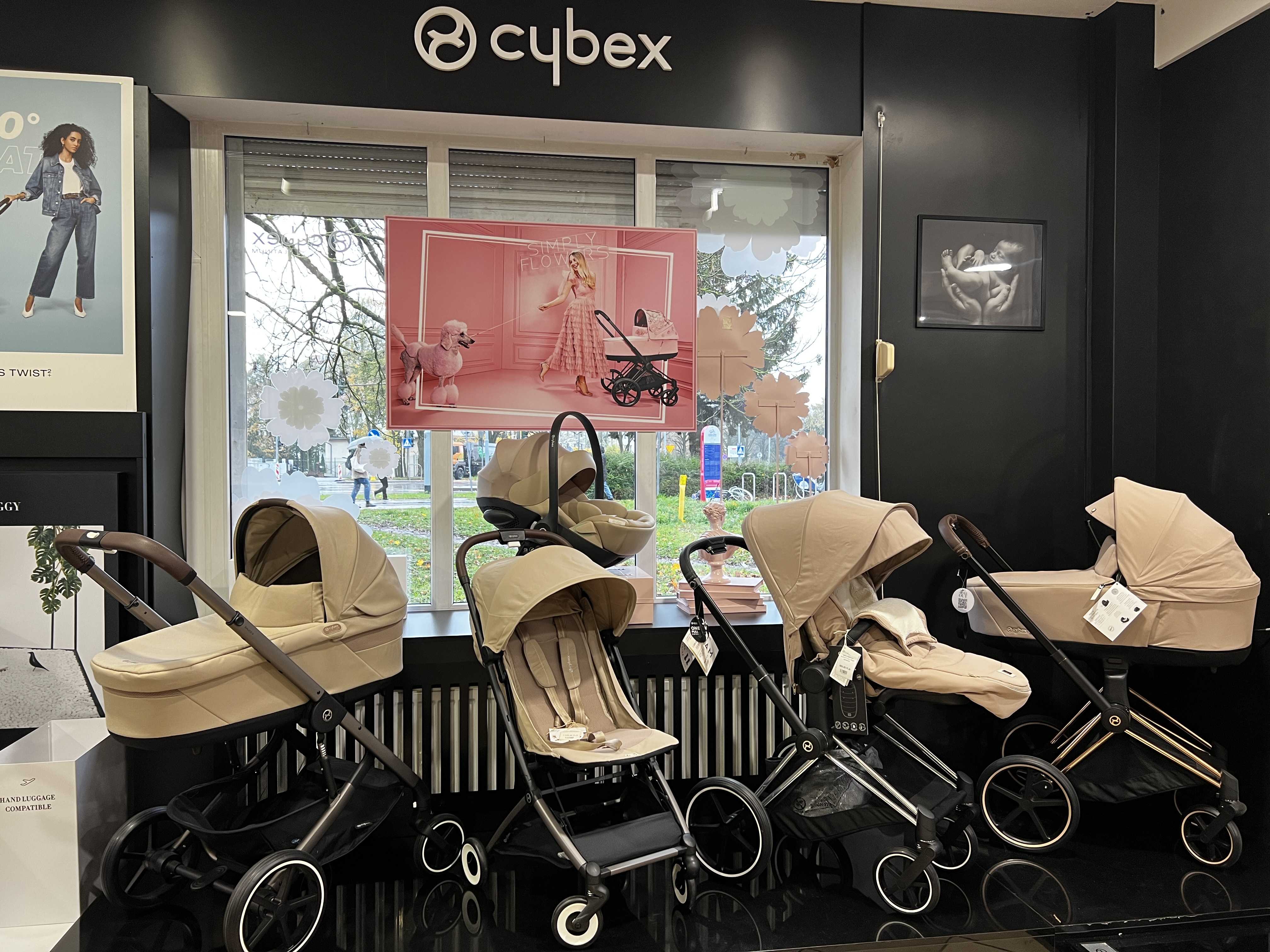 Wystawa wózków dziecięcych marki cybex
